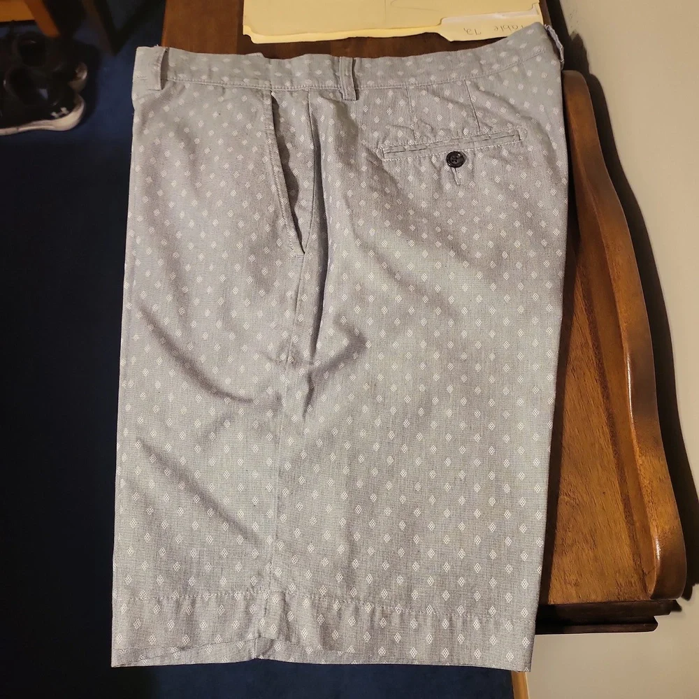 Johnston and Murphy shorts. Never worn. Size 34 - Picture 1 of 3